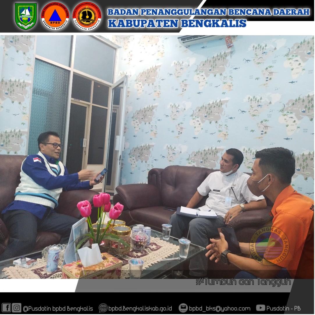 Diskusi di ruangan Kantor Kepala BMKG Provinsi Riau