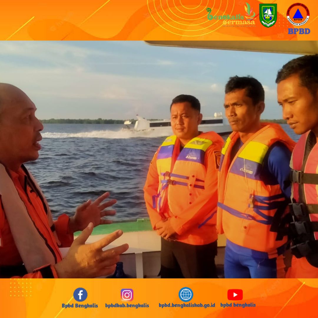 BPBD Kab. Bengkalis bersama Tim SAR dan Satgas Gabungan Melakukan Pencarian Korban Kecelakaan Kapal di Perairan Selat Padang Desa Penebal