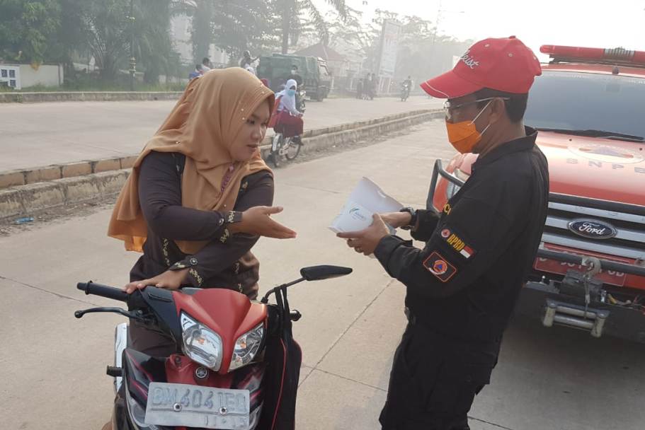 Antisipasi Dampak Karhutla, BPBD Kabupaten Bengkalis Bagikan 3.000 Masker di Rupat